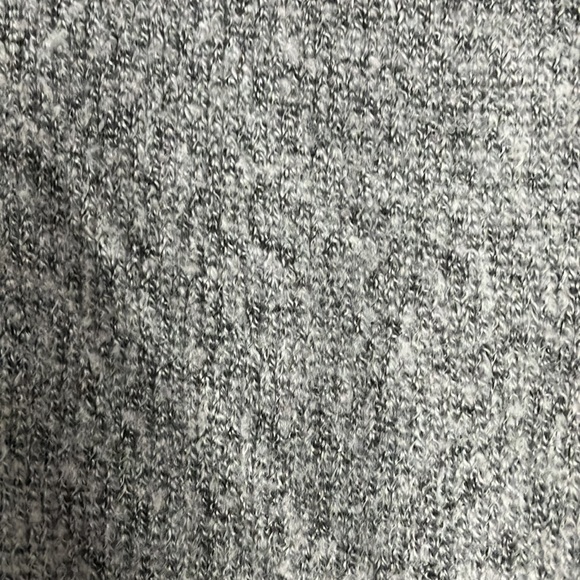 🚨 Last Chance🚨 DKNY Sweater - Picture 3 of 7